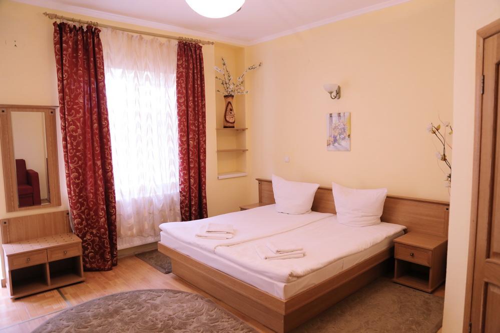 Gracia Otel Berehove  Dış mekan fotoğraf