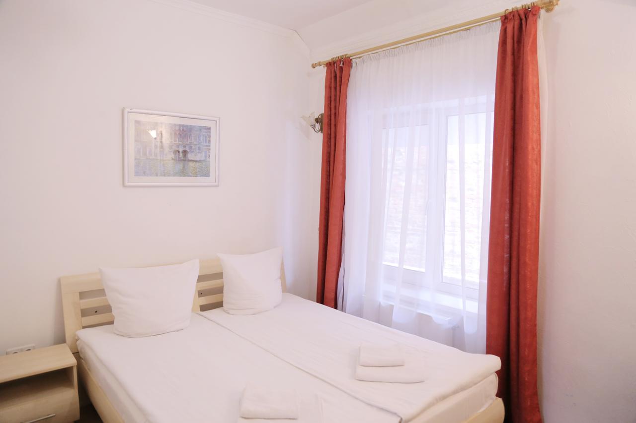 Gracia Otel Berehove  Dış mekan fotoğraf